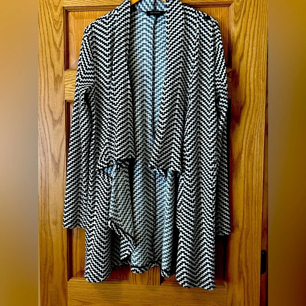 The Limited - Black and White One Button Wrap (Bobeau) Cardigan - Large - Picture 2 of 12